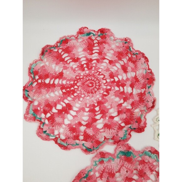 Lot of 5 doilies pink green white 7" - 12" 3 Diminsional Vintage - Picture 2 of 10
